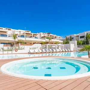  Apartment Vida Feliz: Beachside Luxury With Sea Views